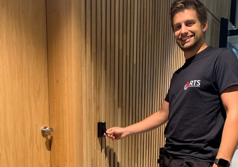 Tom teste le contrôle d'accès
